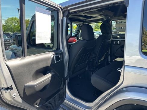 Used 2021 Jeep Wrangler Unlimited Rubicon w/ Safety Group AWD/4WD image 19