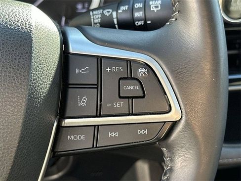 Used 2023 Toyota Highlander LE image 36