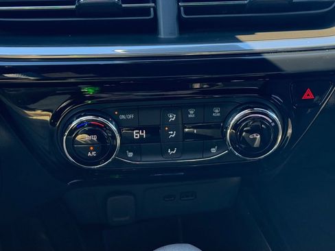 Used 2024 Chevrolet Trax RS image 28