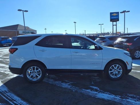 Used 2023 Chevrolet Equinox LS w/ LS Convenience Package image 3