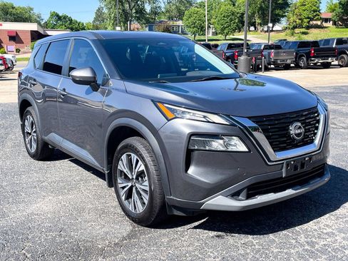 Used 2022 Nissan Rogue SV FWD image 2