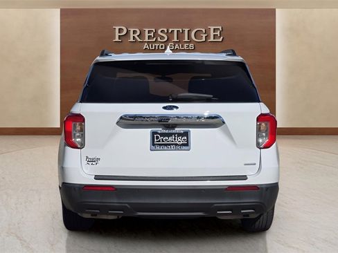 Used 2020 Ford Explorer XLT image 12