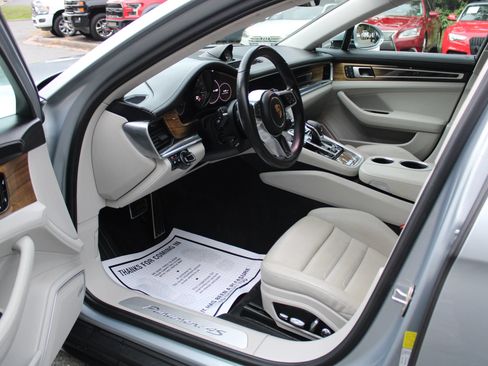 Used 2018 Porsche Panamera 4S w/ Premium Package Plus AWD/4WD image 12