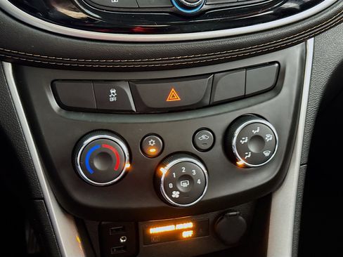 Used 2022 Chevrolet Trax LS w/ Tint and Cruise Package image 17