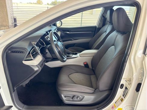 Used 2019 Toyota Camry LE image 10