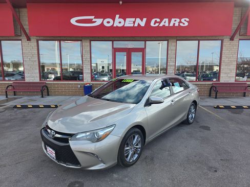 Used 2015 Toyota Camry SE image 1