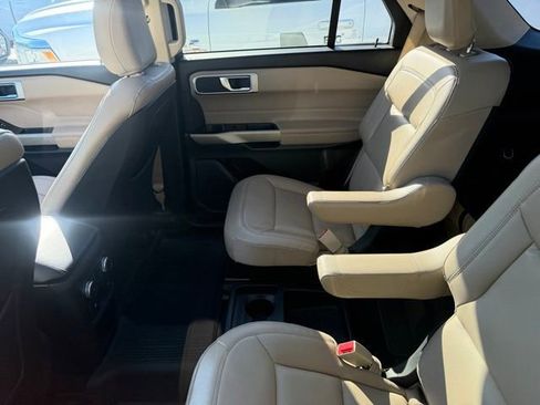 Used 2020 Ford Explorer XLT w/ Equipment Group 202A AWD/4WD image 7