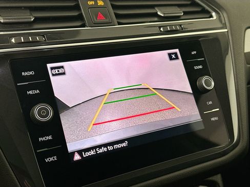 Certified 2022 Volkswagen Tiguan SE image 12