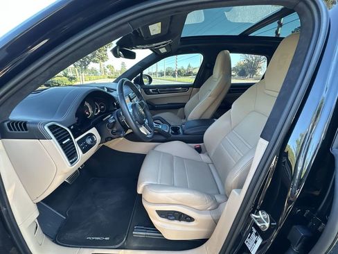 Used 2023 Porsche Cayenne GTS image 15