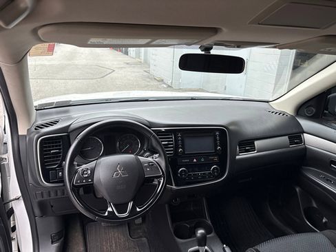 Used 2016 Mitsubishi Outlander SE AWD/4WD image 11
