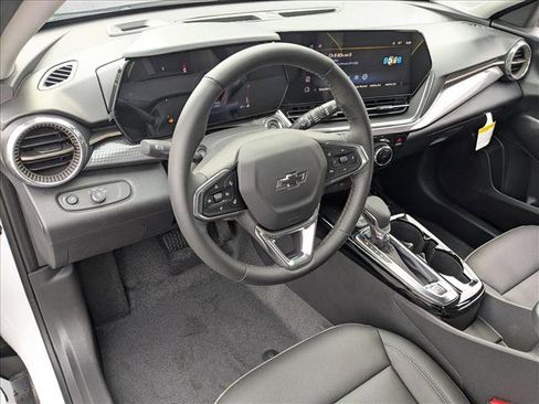 New 2026 Chevrolet Trax ACTIV w/ Sunroof Package image 3