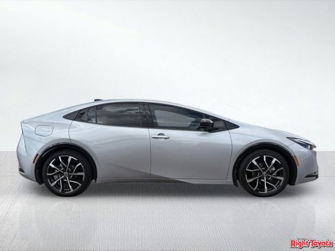 New 2026 Toyota Prius Plug-In Hybrid FWD image 8