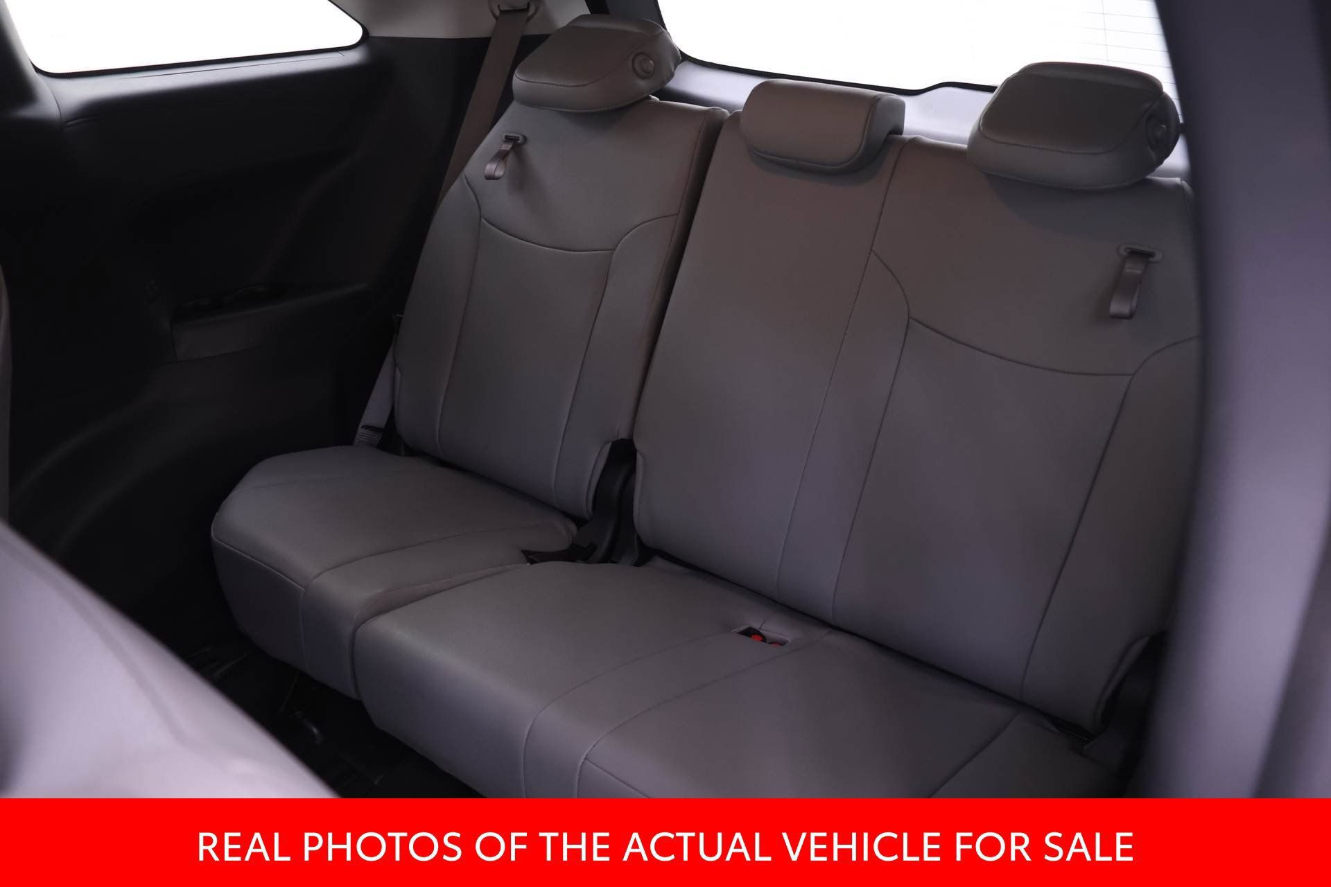 Used 2025 Toyota Sienna XLE FWD image 10