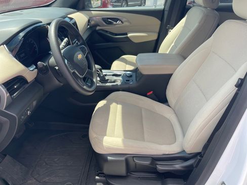 Used 2023 Chevrolet Traverse LS image 10