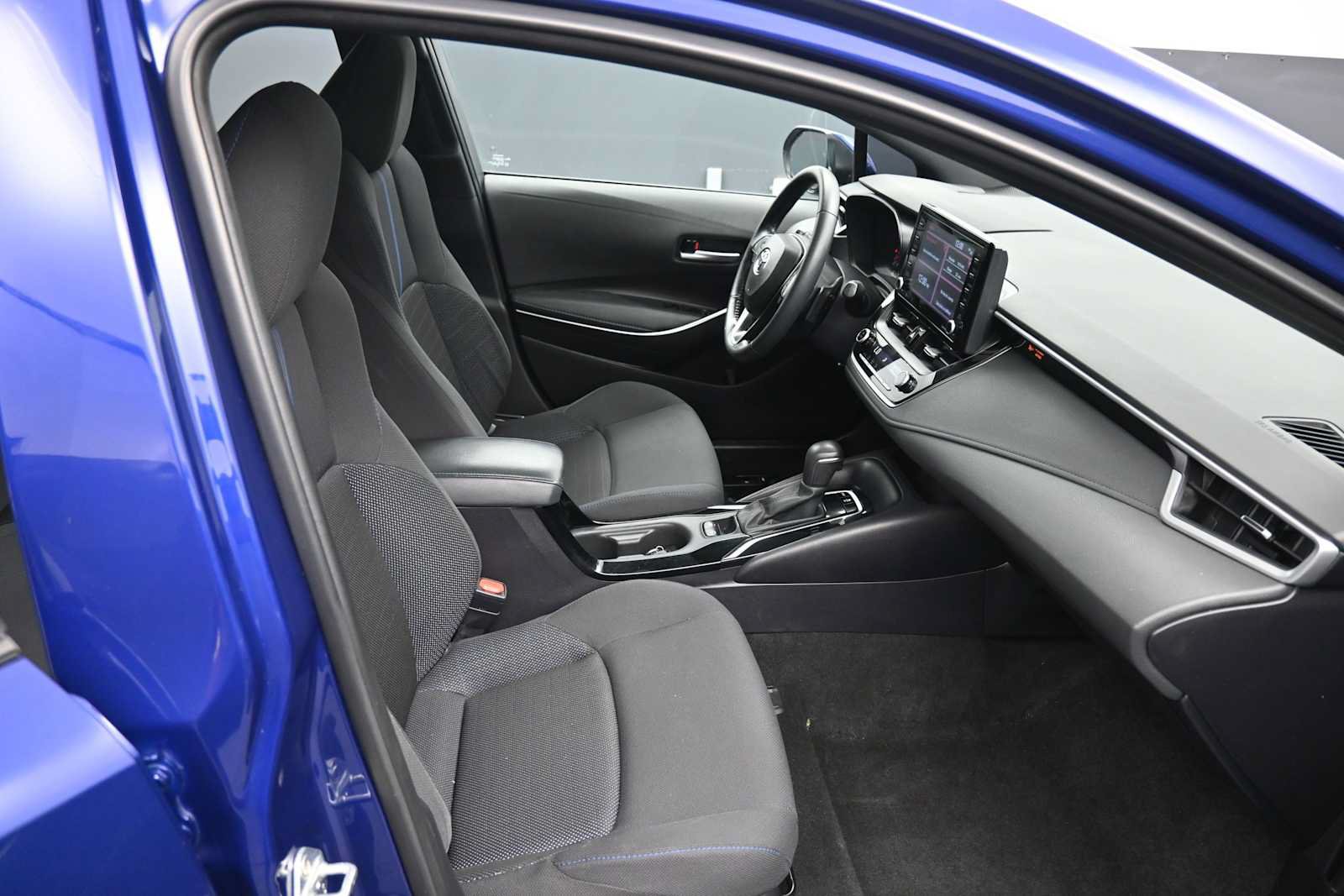 Used 2022 Toyota Corolla SE w/ SE Premium Package FWD image 24