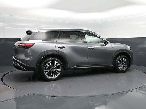 Used 2023 INFINITI QX60 Luxe w/ Cargo Package FWD image 8
