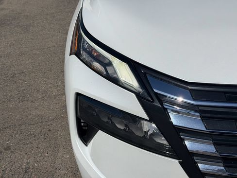 Used 2024 Nissan Rogue SV FWD image 5