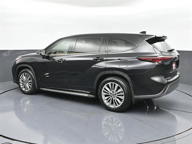 Used 2024 Toyota Highlander Platinum FWD image 26