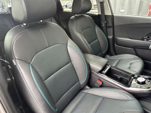 Used 2022 Kia Niro EX Premium w/ Cold Weather Package image 28