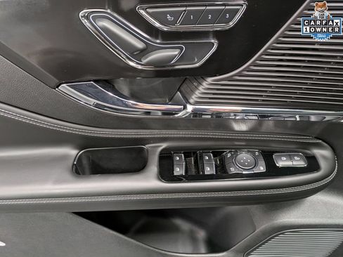 Used 2022 Lincoln Corsair AWD w/ Premium Package image 13