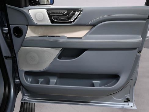 Used 2019 Lincoln Navigator Black Label w/ Cargo Package image 25