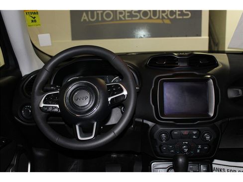 Used 2023 Jeep Renegade Latitude image 15