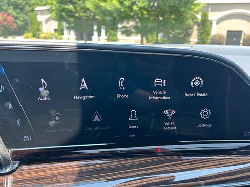 Used 2021 Cadillac Escalade Premium Luxury AWD/4WD image 33