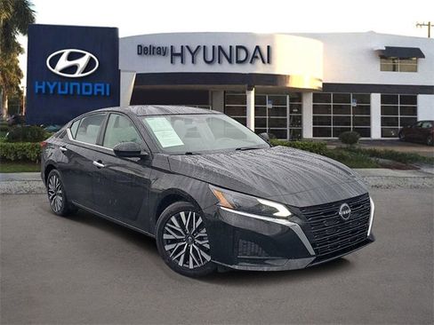 Used 2023 Nissan Altima 2.5 SV image 1