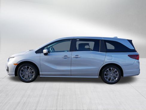 New 2026 Honda Odyssey Touring image 4