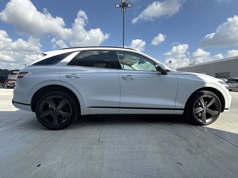 Used 2025 Genesis GV70 3.5T Sport w/ Sport Advanced Package image 6