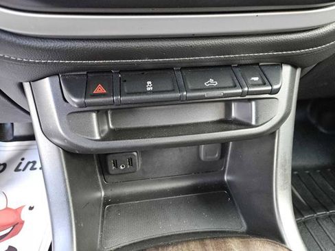 Used 2020 GMC Canyon SLE w/ Elevation Edition image 19