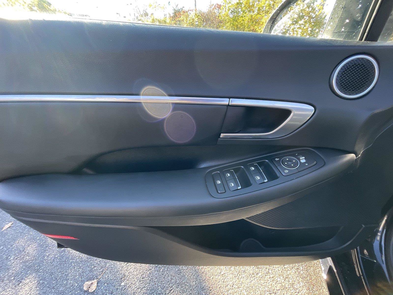 Used 2023 Hyundai Sonata SEL w/ Preferred Accessory Package FWD image 12