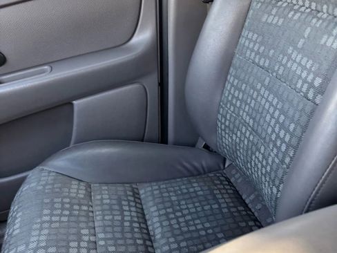 Used 2002 Ford Escape XLS image 18