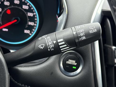 Used 2023 Chevrolet Traverse LT image 10