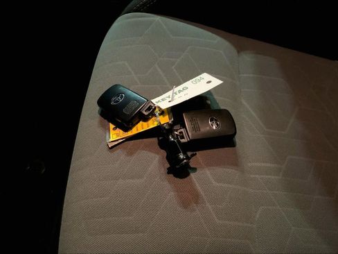 Used 2021 Toyota Tacoma TRD Off-Road image 13