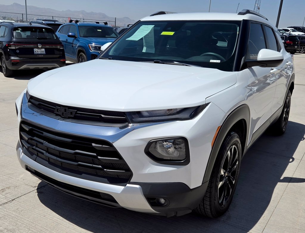 Used 2023 Chevrolet TrailBlazer LT w/ LPO, Blackout Package AWD/4WD image 3