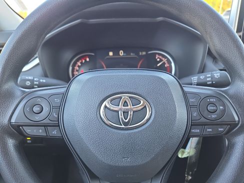 Used 2025 Toyota RAV4 LE image 10