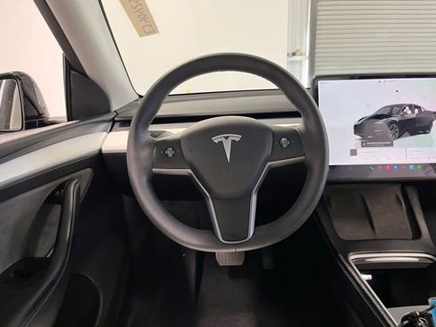 Used 2025 Tesla Model Y Long Range RWD image 20