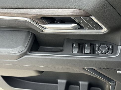 Used 2025 Chevrolet Silverado 2500 LTZ w/ LTZ Convenience Package image 15