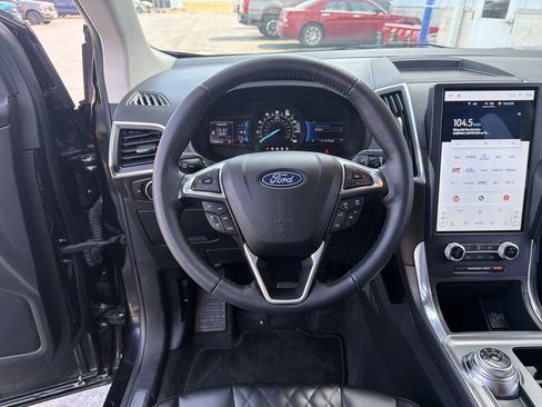 Used 2024 Ford Edge Titanium image 22