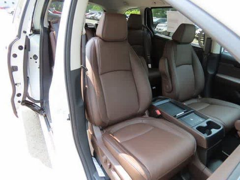 New 2026 Honda Odyssey Touring image 19