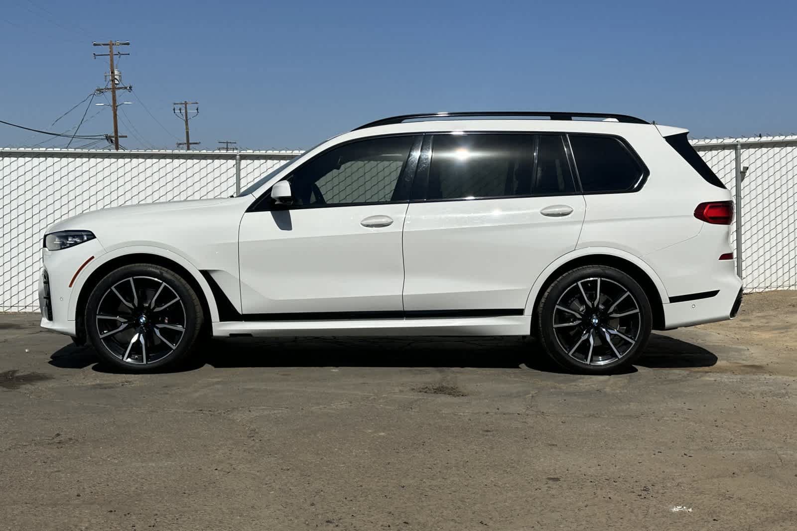 Used 2022 BMW X7 xDrive40i w/ M Sport Package AWD/4WD image 6