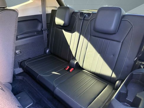 Used 2023 Volkswagen Tiguan SE image 22