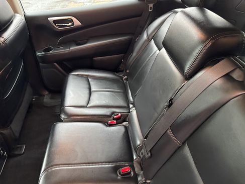 Used 2018 Nissan Pathfinder SL image 20