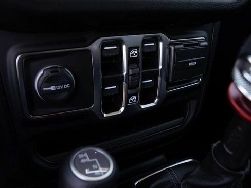 Used 2024 Jeep Wrangler Sport S image 18