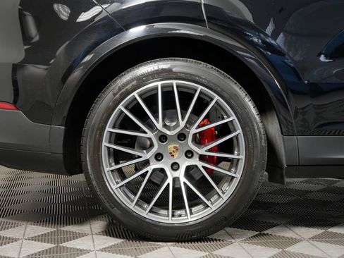 Certified 2023 Porsche Cayenne AWD/4WD image 15