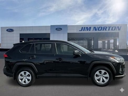 Used 2020 Toyota RAV4 LE FWD image 3