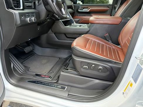 Used 2024 GMC Sierra 3500 Denali Ultimate AWD/4WD image 9