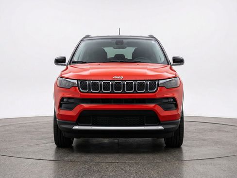 Used 2025 Jeep Compass Limited image 2