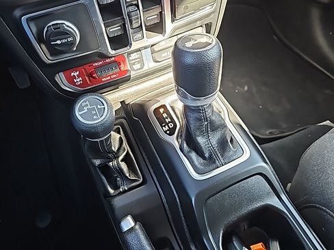 Used 2024 Jeep Wrangler Unlimited Rubicon image 7